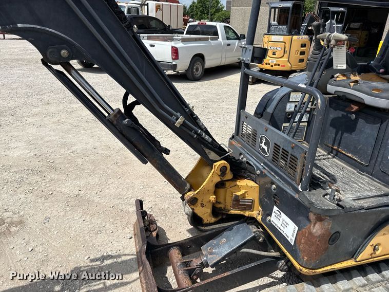 image for item DS4377 2012 John Deere 17D mini excavator