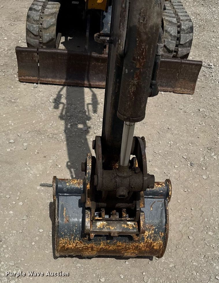 image for item DS4377 2012 John Deere 17D mini excavator