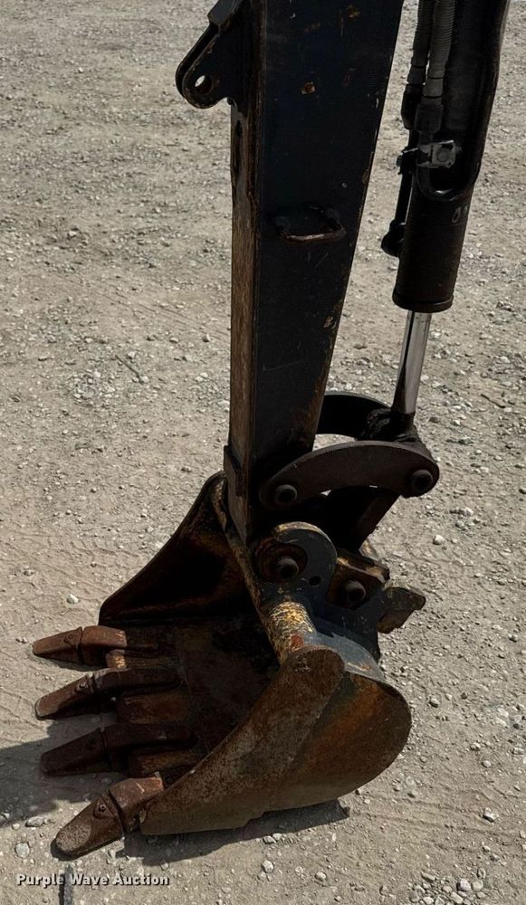 image for item DS4377 2012 John Deere 17D mini excavator