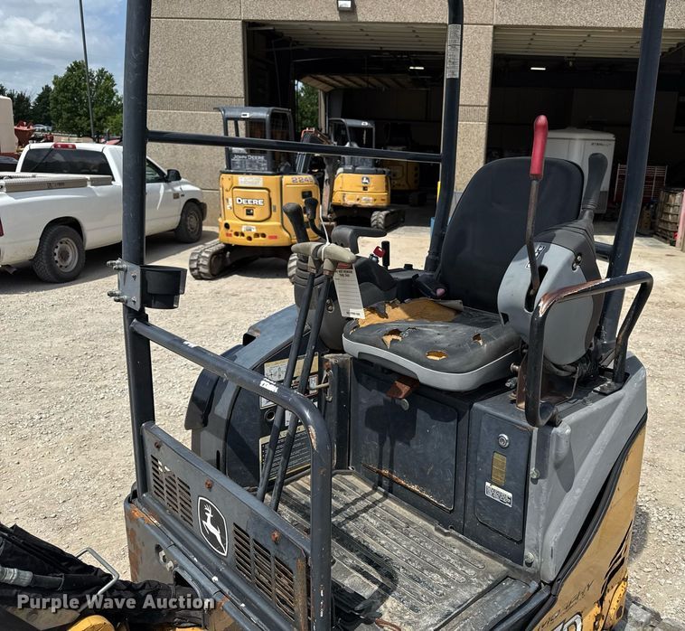 image for item DS4377 2012 John Deere 17D mini excavator