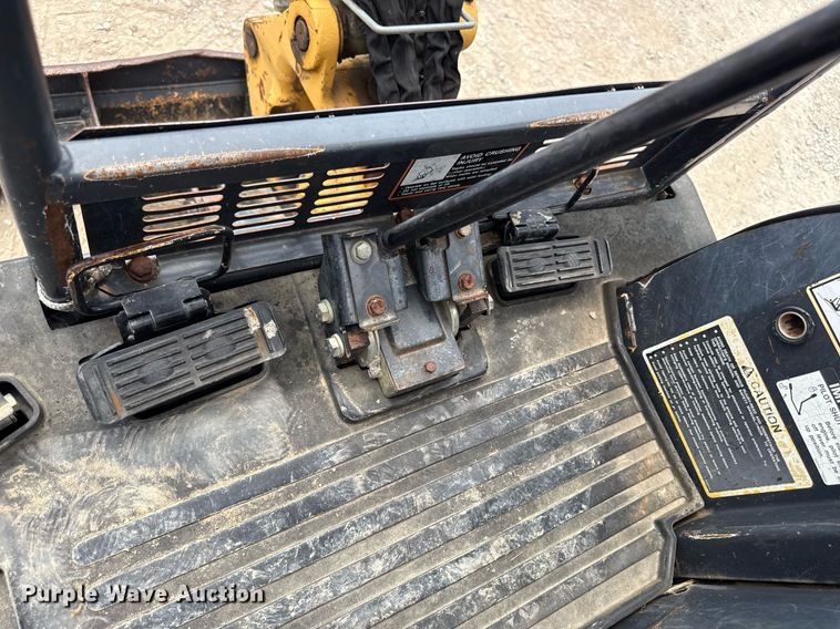 image for item DS4377 2012 John Deere 17D mini excavator