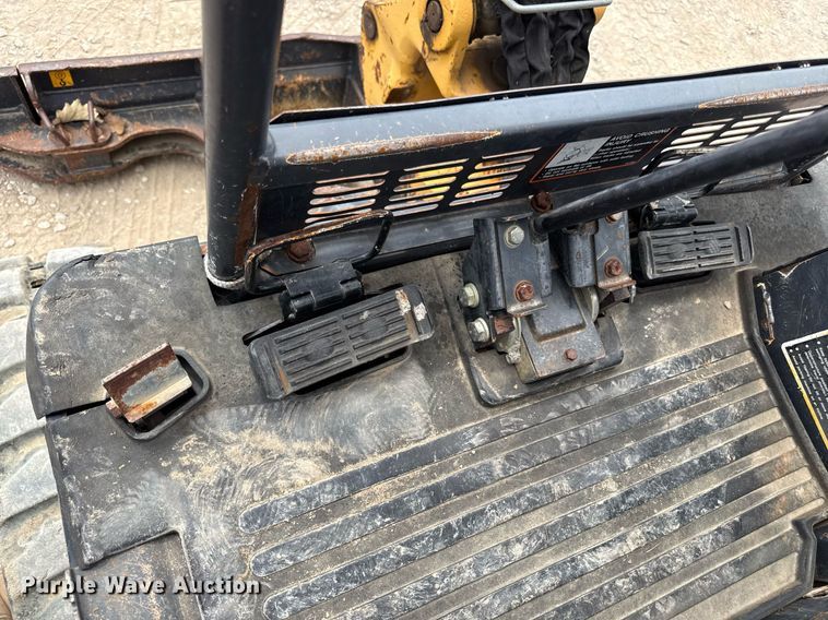 image for item DS4377 2012 John Deere 17D mini excavator