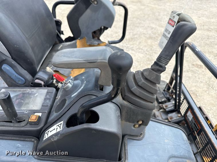 image for item DS4377 2012 John Deere 17D mini excavator