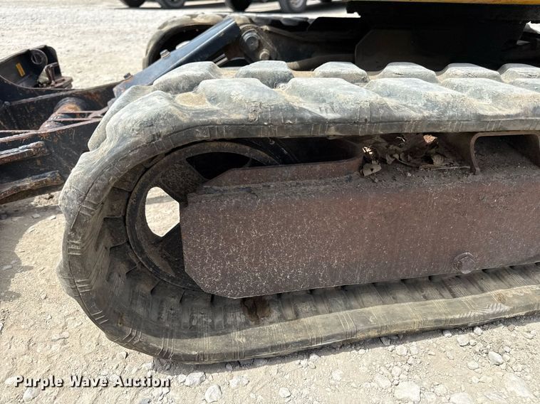 image for item DS4377 2012 John Deere 17D mini excavator