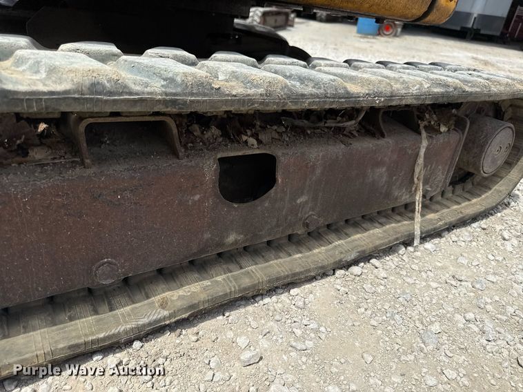 image for item DS4377 2012 John Deere 17D mini excavator