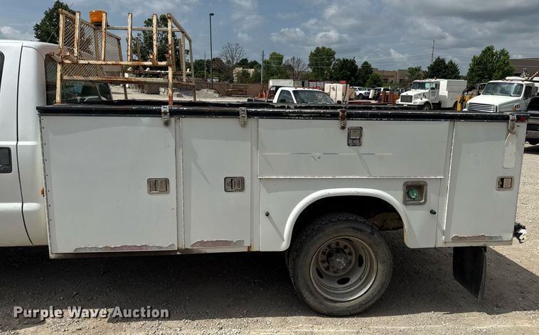 image for item DS4379 2008 Ford F550 utility / service truck