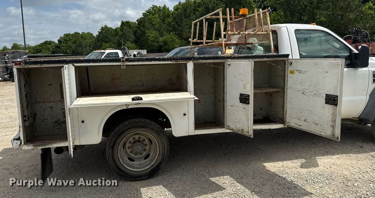 image for item DS4379 2008 Ford F550 utility / service truck