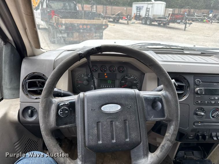 image for item DS4379 2008 Ford F550 utility / service truck