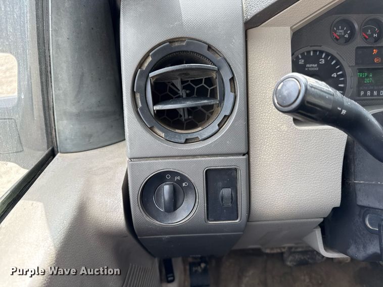 image for item DS4379 2008 Ford F550 utility / service truck