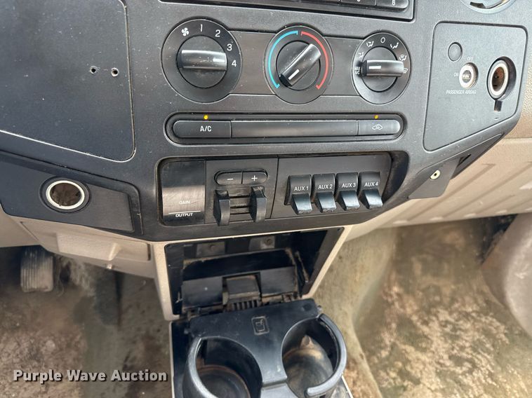 image for item DS4379 2008 Ford F550 utility / service truck