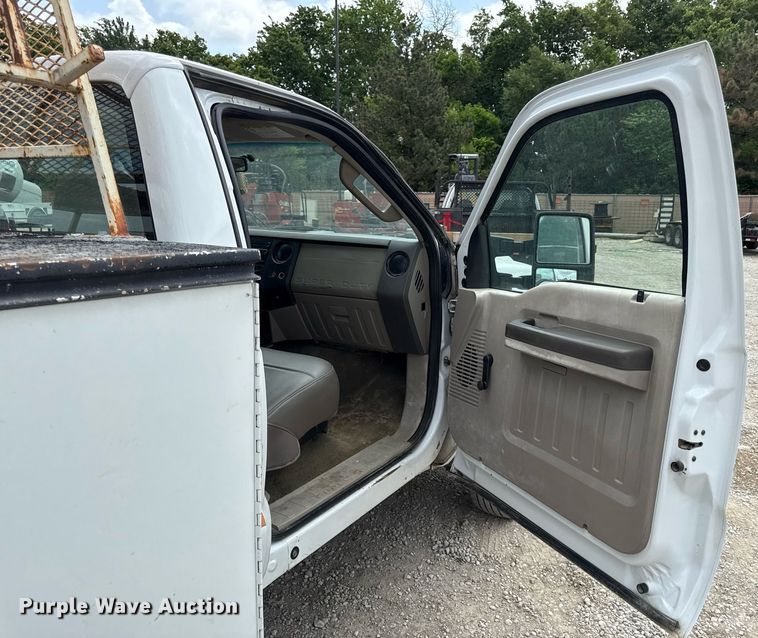 image for item DS4379 2008 Ford F550 utility / service truck