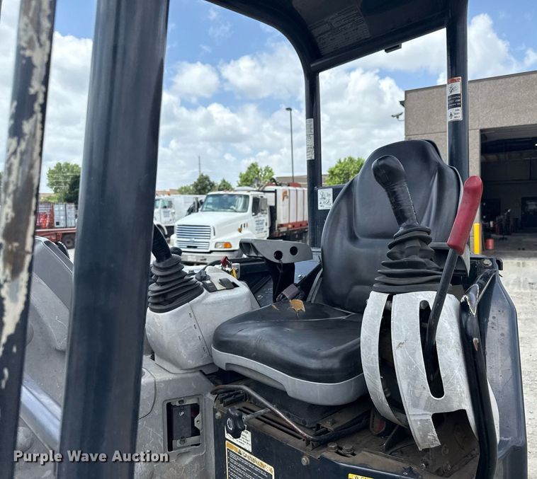 image for item DS4380 2016 John Deere 35G mini excavator