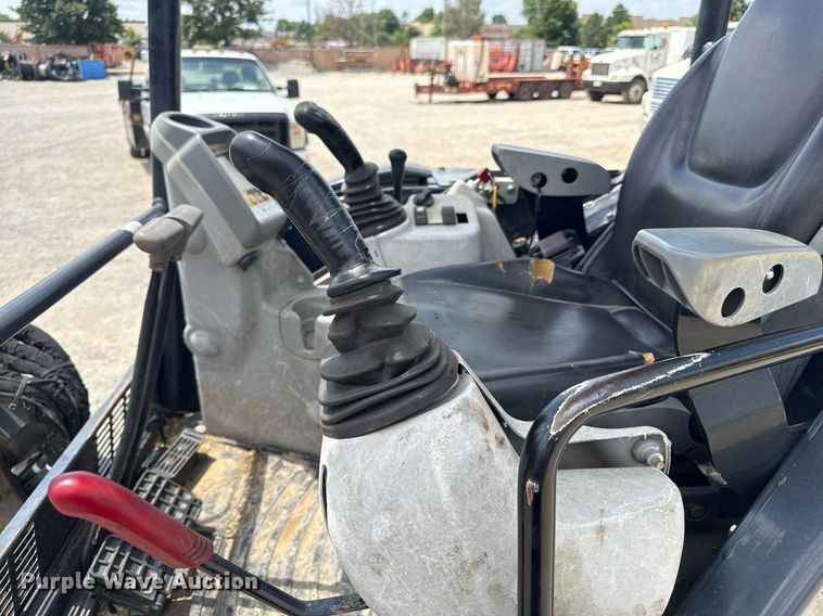 image for item DS4380 2016 John Deere 35G mini excavator