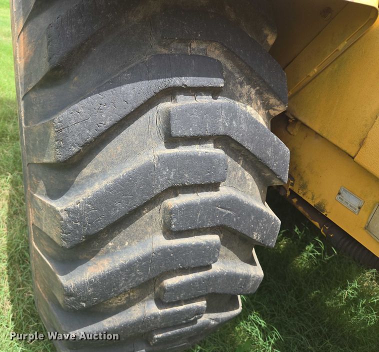 image for item DT4949 1977 Caterpillar 613B scraper