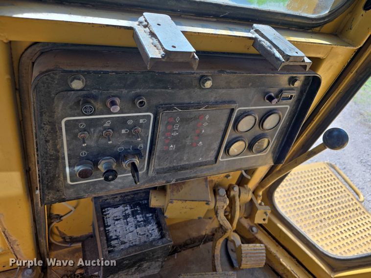 image for item DT6969 1994 Caterpillar D8N crawler tractor