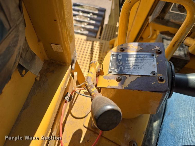 image for item DT6969 1994 Caterpillar D8N crawler tractor