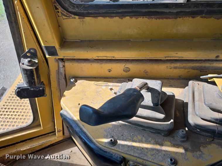 image for item DT6969 1994 Caterpillar D8N crawler tractor