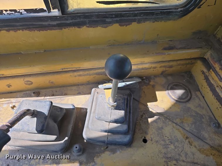 image for item DT6969 1994 Caterpillar D8N crawler tractor