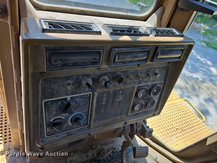 image for item DT6970 1990 Caterpillar D8N cable plow