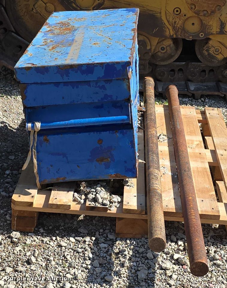 image for item DT6970 1990 Caterpillar D8N cable plow