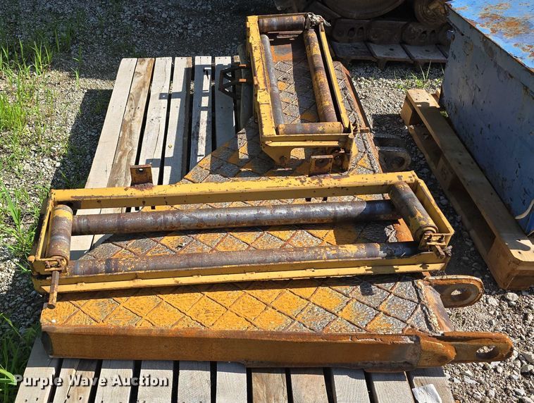 image for item DT6970 1990 Caterpillar D8N cable plow