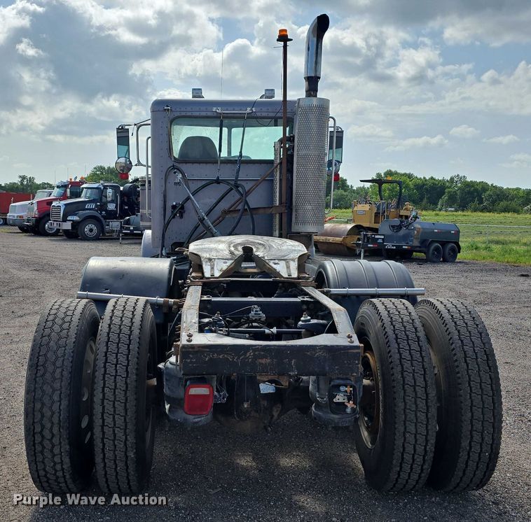 image for item DT6979 2008 Peterbilt 388 semi truck
