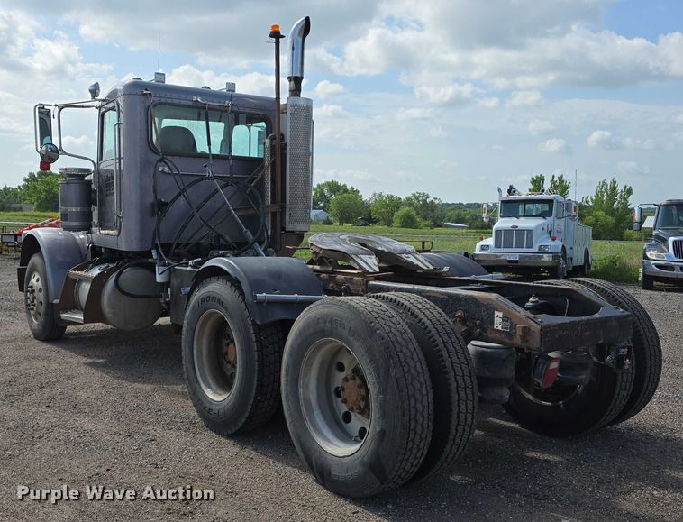 image for item DT6979 2008 Peterbilt 388 semi truck