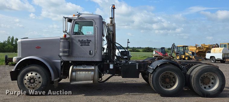 image for item DT6979 2008 Peterbilt 388 semi truck