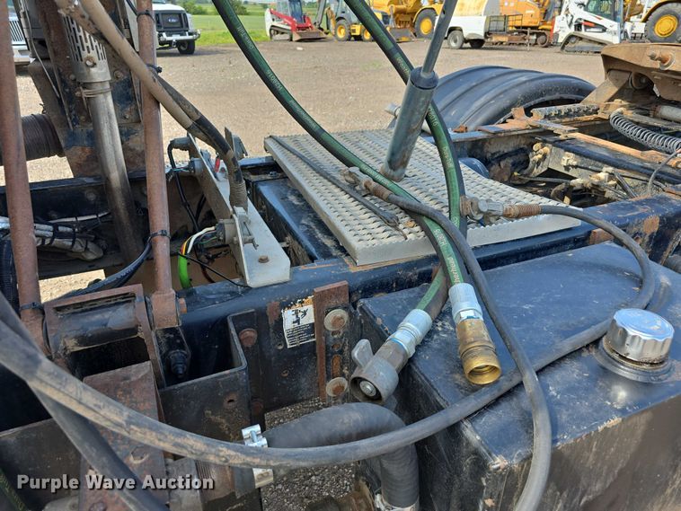 image for item DT6979 2008 Peterbilt 388 semi truck