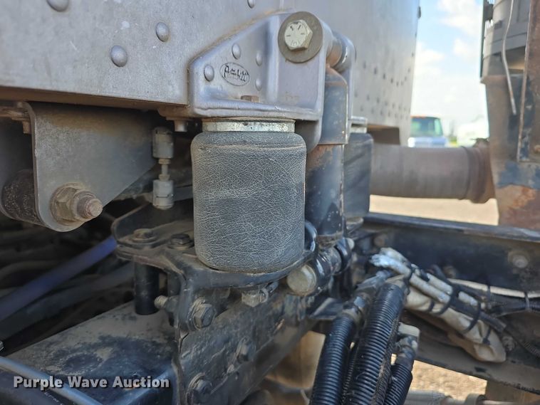 image for item DT6979 2008 Peterbilt 388 semi truck