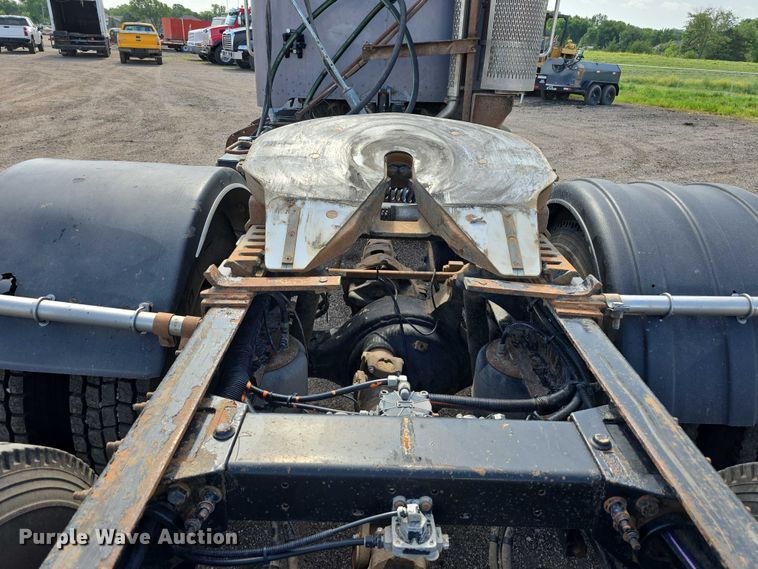 image for item DT6979 2008 Peterbilt 388 semi truck