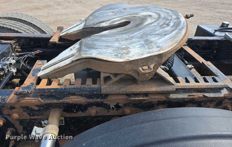 image for item DT6979 2008 Peterbilt 388 semi truck