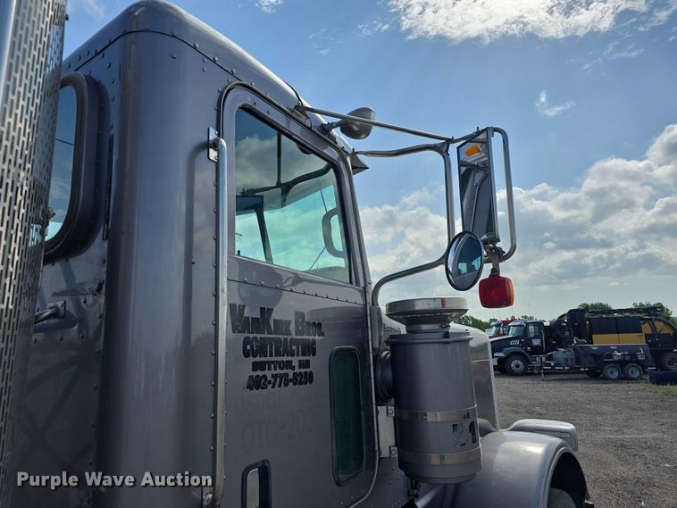 image for item DT6979 2008 Peterbilt 388 semi truck