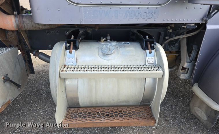 image for item DT6979 2008 Peterbilt 388 semi truck