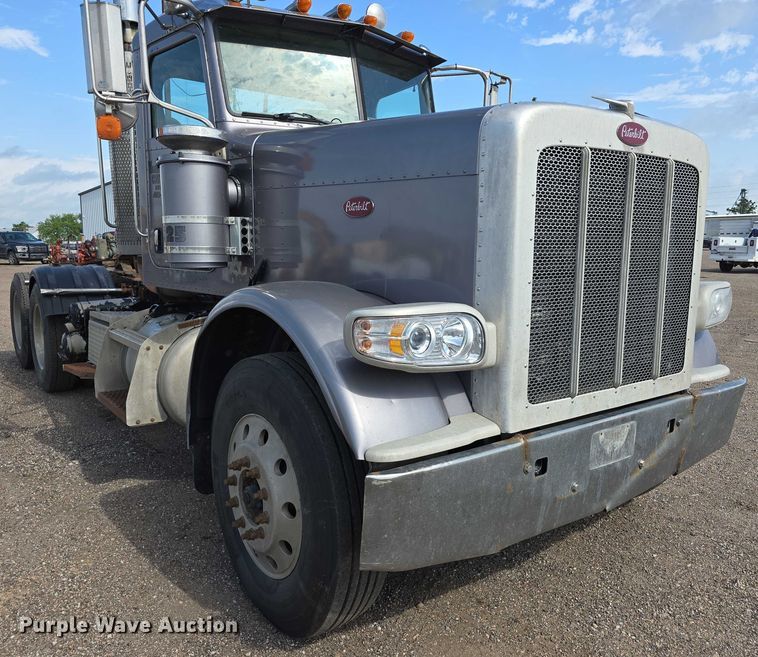 image for item DT6979 2008 Peterbilt 388 semi truck