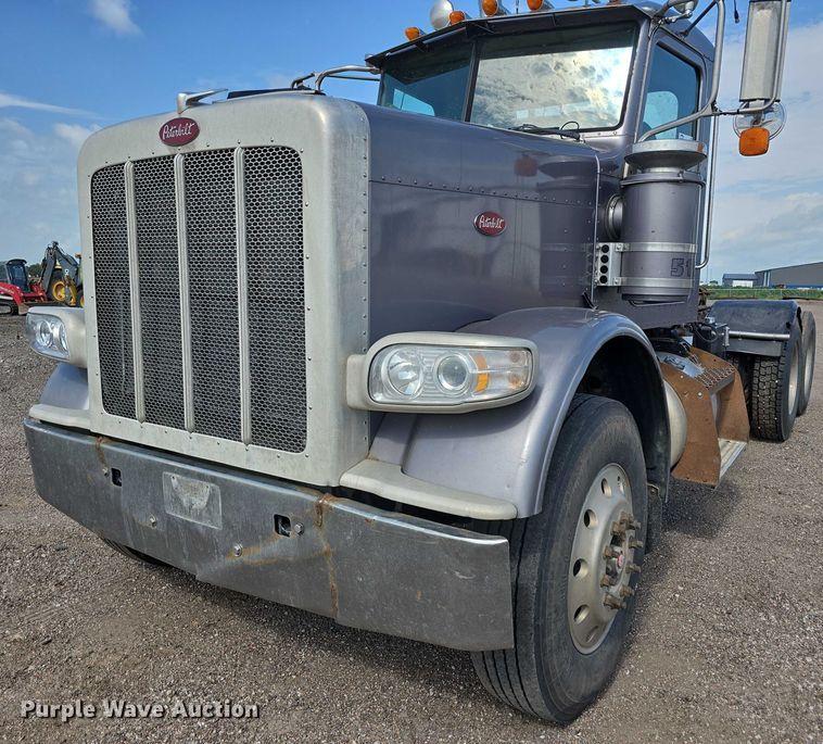 image for item DT6979 2008 Peterbilt 388 semi truck