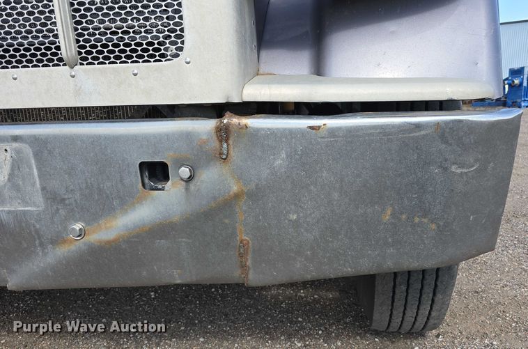 image for item DT6979 2008 Peterbilt 388 semi truck