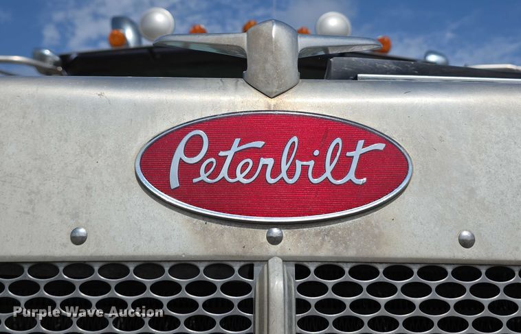 image for item DT6979 2008 Peterbilt 388 semi truck