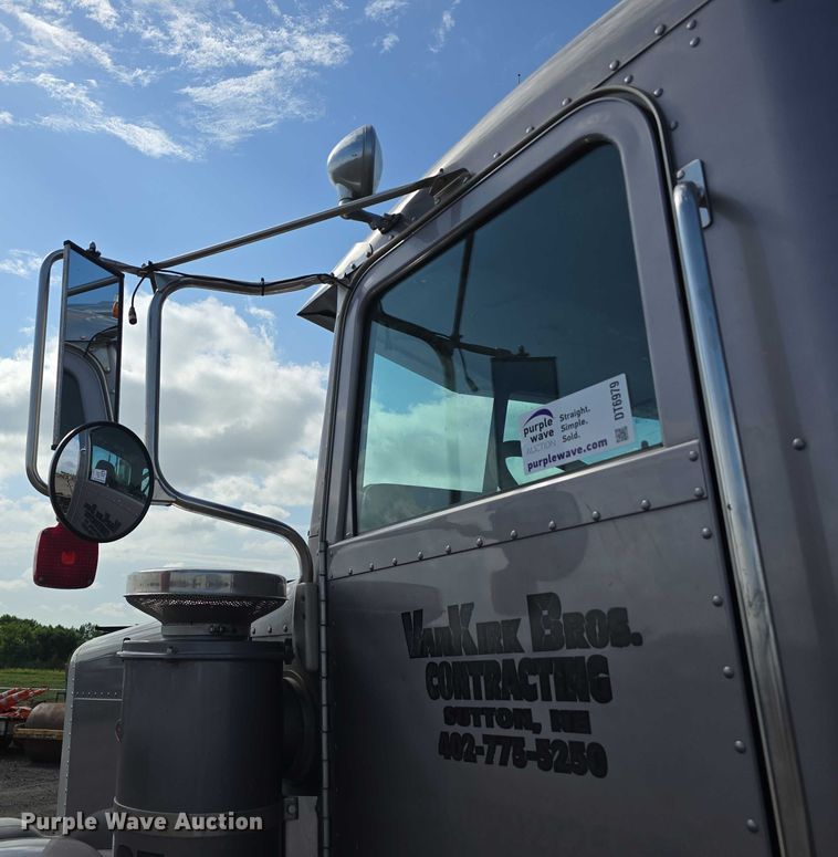 image for item DT6979 2008 Peterbilt 388 semi truck