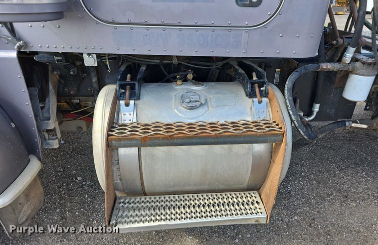 image for item DT6979 2008 Peterbilt 388 semi truck