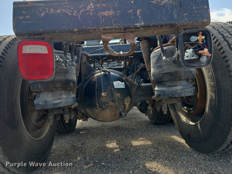 image for item DT6979 2008 Peterbilt 388 semi truck