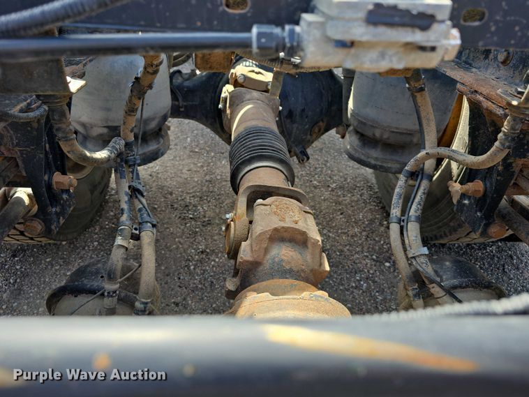 image for item DT6979 2008 Peterbilt 388 semi truck