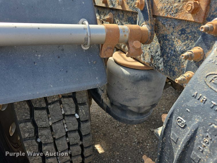 image for item DT6979 2008 Peterbilt 388 semi truck