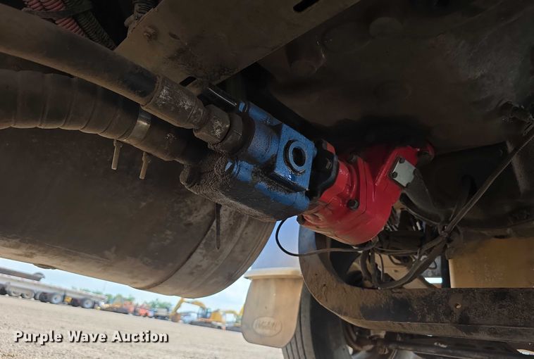 image for item DT6979 2008 Peterbilt 388 semi truck