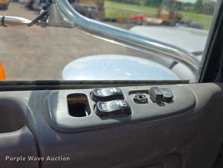 image for item DT6979 2008 Peterbilt 388 semi truck