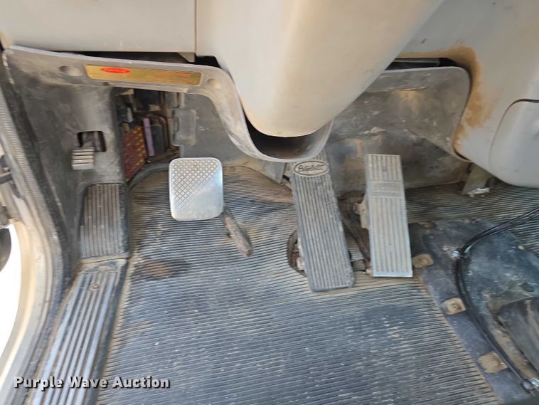 image for item DT6979 2008 Peterbilt 388 semi truck