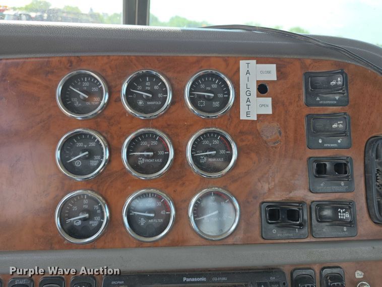 image for item DT6979 2008 Peterbilt 388 semi truck