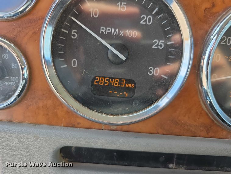 image for item DT6979 2008 Peterbilt 388 semi truck