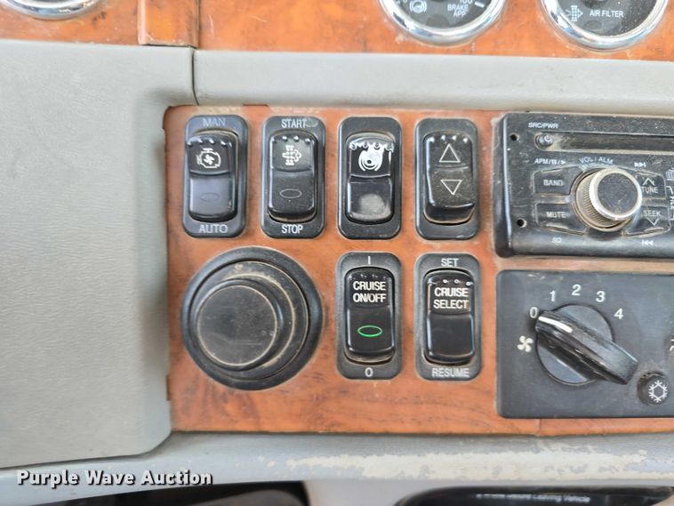 image for item DT6979 2008 Peterbilt 388 semi truck