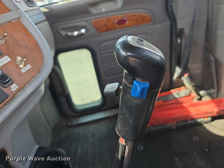 image for item DT6979 2008 Peterbilt 388 semi truck